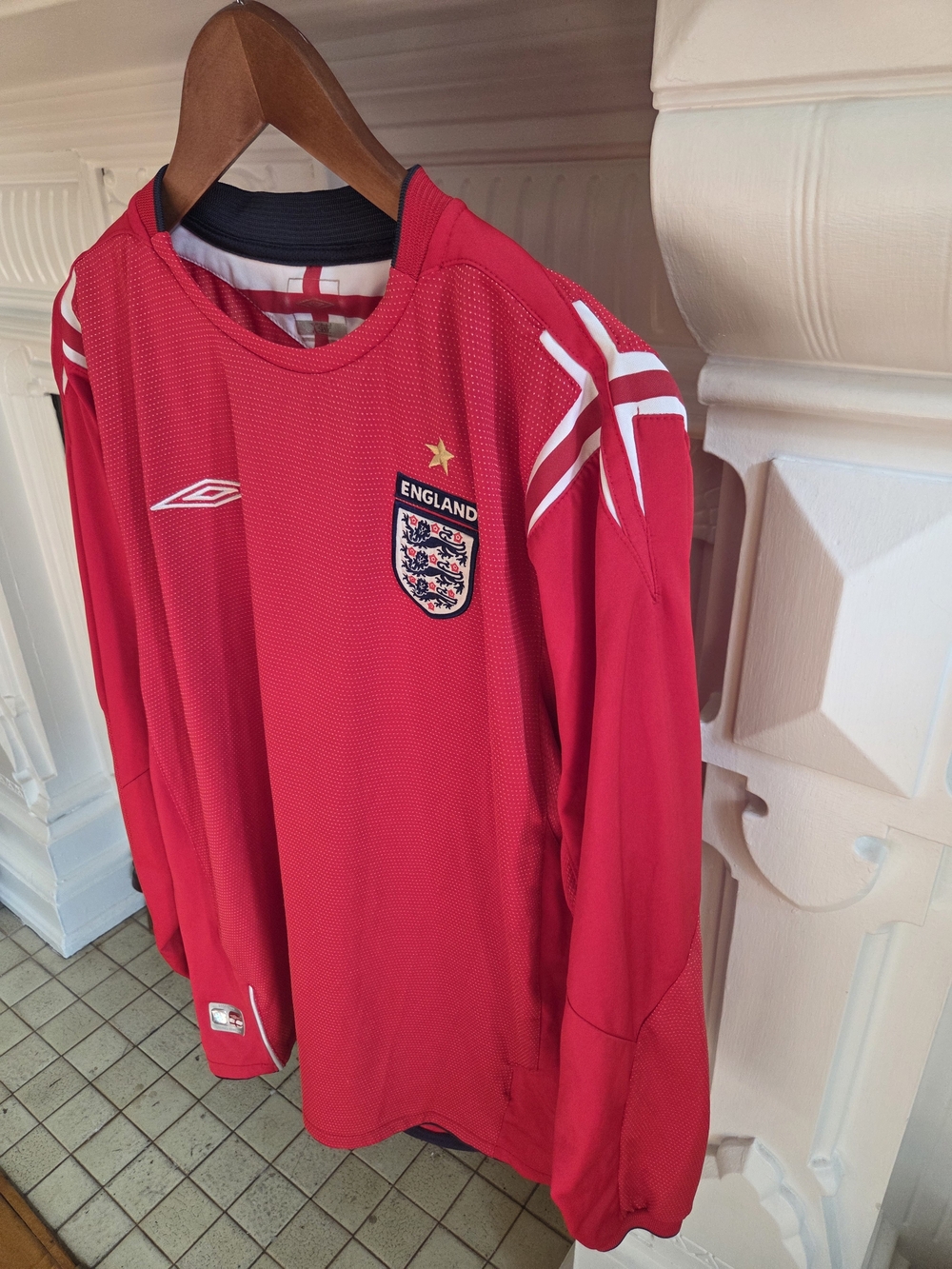 England 2004 2006 UMBRO jersey - Large Men's Red AWAY